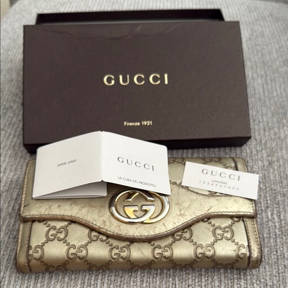Gucci Gold Monogram Wallet - Picture 3 of 5